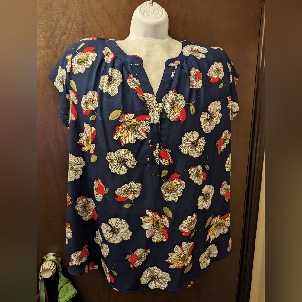 Blue/white floral blouse